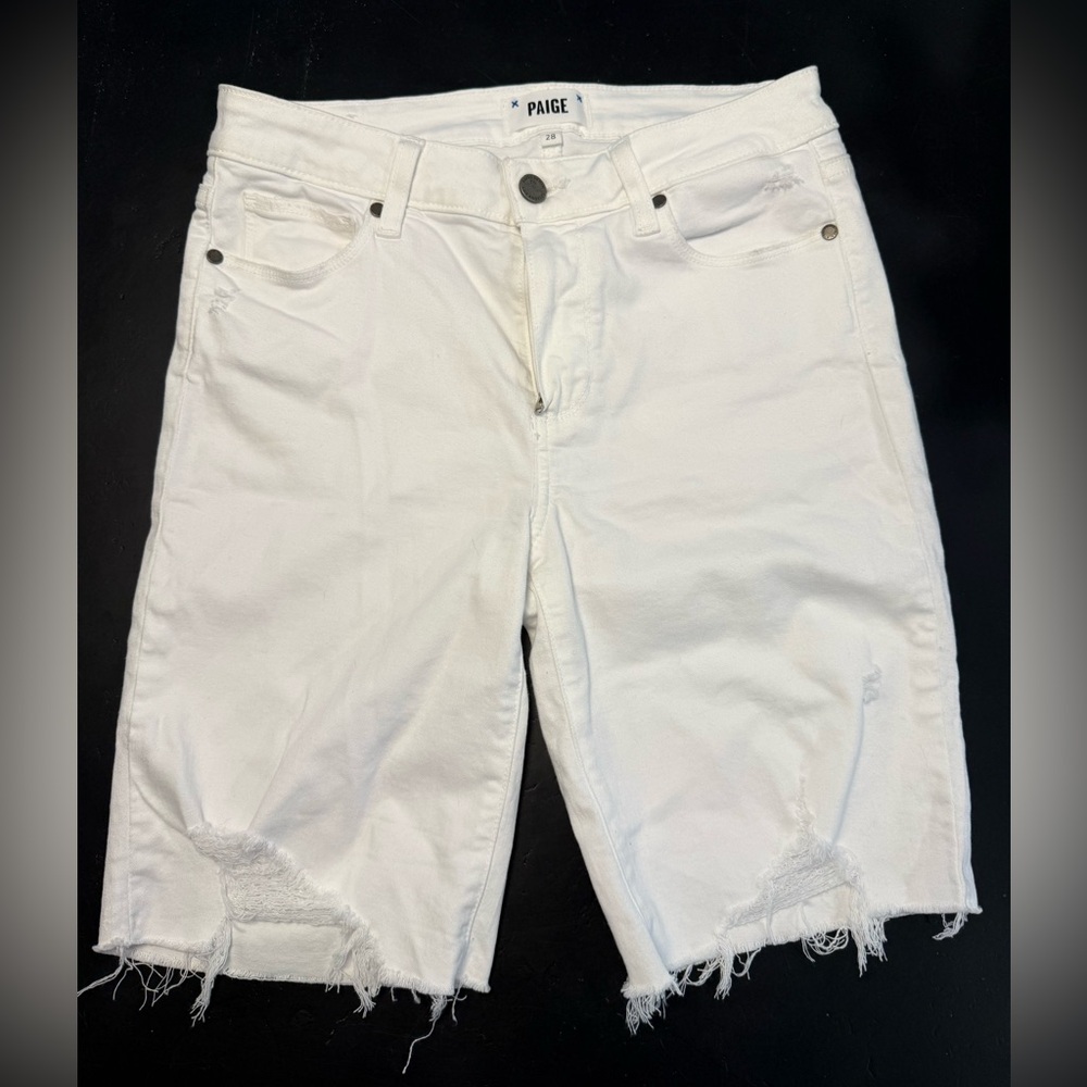 Paige Denim Jax knee short in white size 28